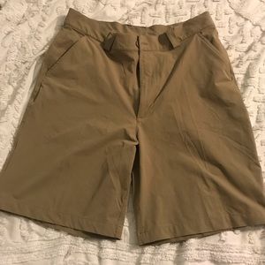 Under Armour Golf Shorts Size: 36